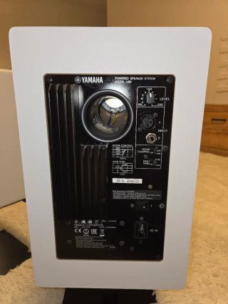Pareja Yamaha HS8 (Blancos) + Soportes