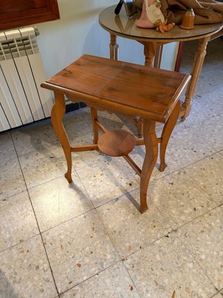Mesa auxiliar de madera