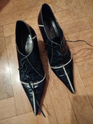 Zapatos de tacón azul marino punta fina