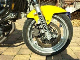 Suzuki SV 650 Gialla Naked