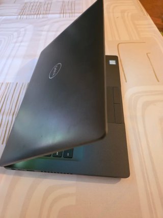 Schermo tattile Dell Latitude 5400 i7 da 8 GB e 256 GB