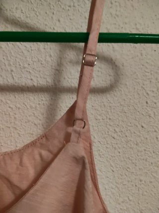Camiseta rosa tirantes regulables, volantes