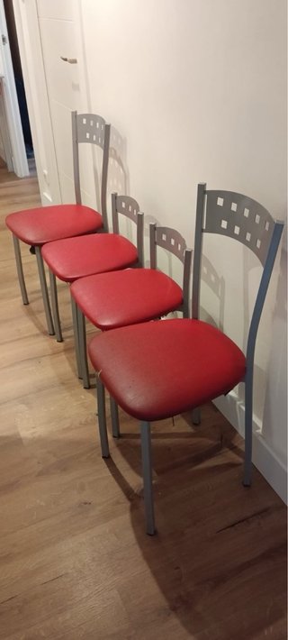 Mesa de cocina extensible con cajón y 4 sillas