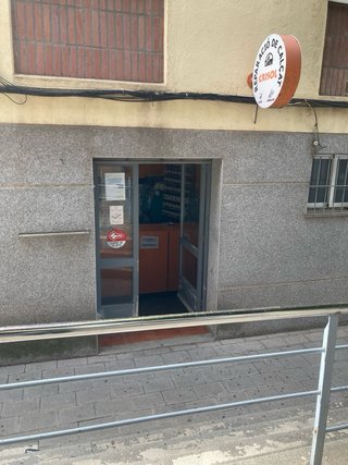Taller reparación de calzado en funcionamiento