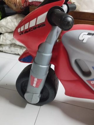 Moto infantil correpasillos roja y gris