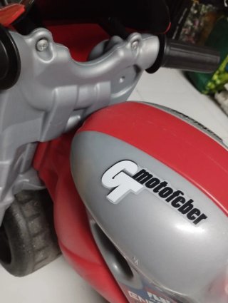 Moto infantil correpasillos roja y gris