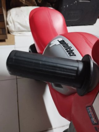 Moto infantil correpasillos roja y gris
