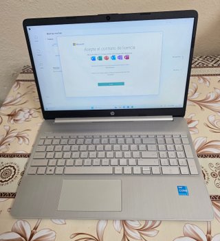Ordenador portátil HP i3 ONCEAVA GENERACIÓN, 8RAM