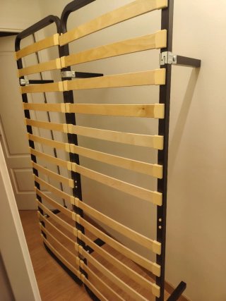 Somier de láminas metálico y madera con patas