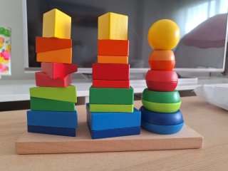 Juguete apilable de madera para bebés