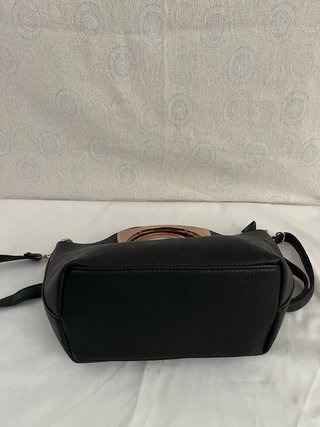 Borsa nera con manico rigido dorato vintage y2k