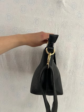 Borsa nera con manico rigido dorato vintage y2k