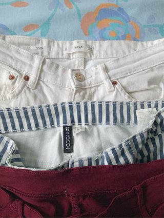 Pantalones pitillo blancos y rayas
