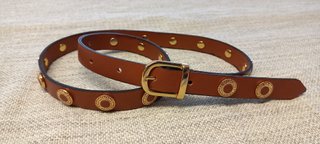 Cintura in vera pelle cognac con borchie oro