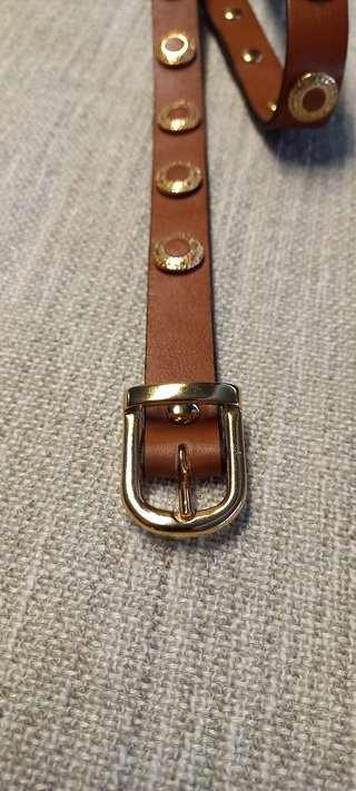 Cintura in vera pelle cognac con borchie oro