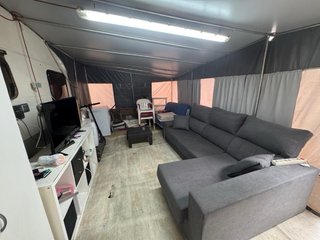 Caravana fija en camping