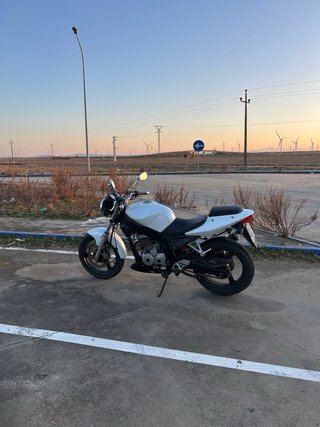 Daelim Roadwin 125 Naked Blanca/Negra