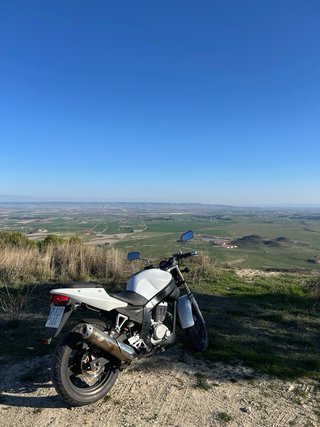 Daelim Roadwin 125 Naked Blanca/Negra