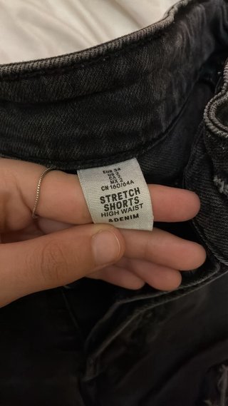 Shorts vaqueros negros desgastados