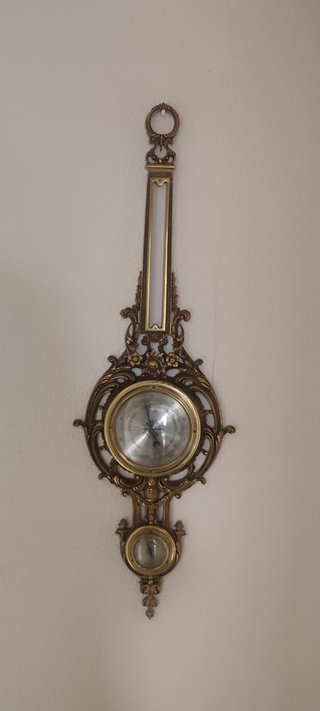 Barómetro antiguo decorativo dorado