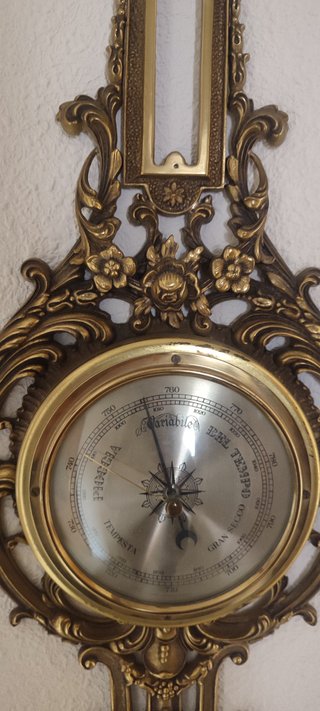 Barómetro antiguo decorativo dorado