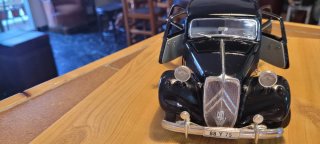 coche Citroën 15 CV  1952 Maisto 1:18 maqueta