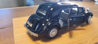 coche Citroën 15 CV  1952 Maisto 1:18 maqueta