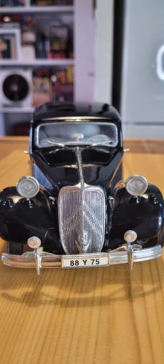 coche Citroën 15 CV  1952 Maisto 1:18 maqueta