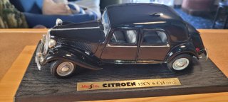 coche Citroën 15 CV  1952 Maisto 1:18 maqueta