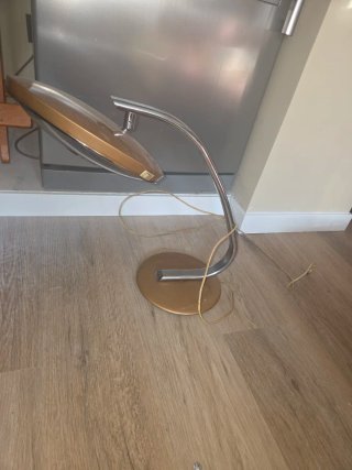 Lámpara de mesa FASE dorada y plateada