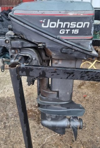 2 Motores Fuera de Borda Johnson y Evinrude 15CV