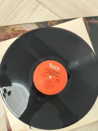 The Isley Brothers Vinilo The Heat Is On