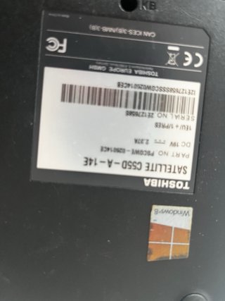 Portatile Toshiba Satellite in bianco