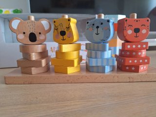 Juego de apilar animales salvajes