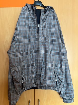 Cazadora reversible con capucha