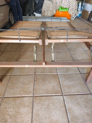 Base de cama de madera y metal 1;35