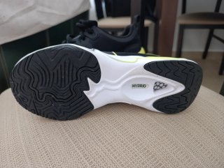 Zapatillas deportivas Puma negras y amarillas