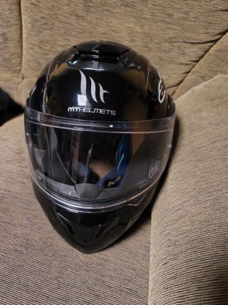 Casco de moto negro