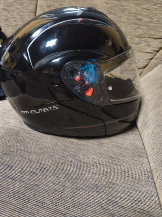 Casco de moto negro