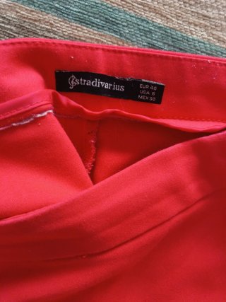 Pantalón rojo elegante