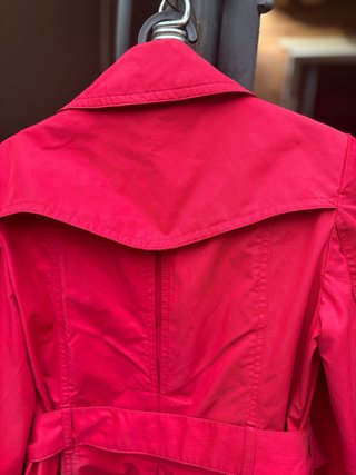 Gabardina roja talla S