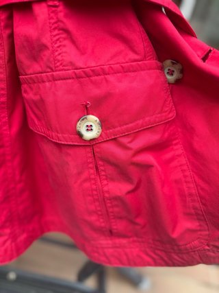Gabardina roja talla S