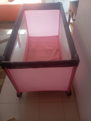 Cuna de viaje para bebé casi nueva