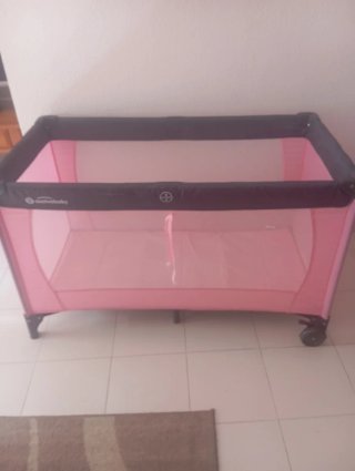 Cuna de viaje para bebé casi nueva