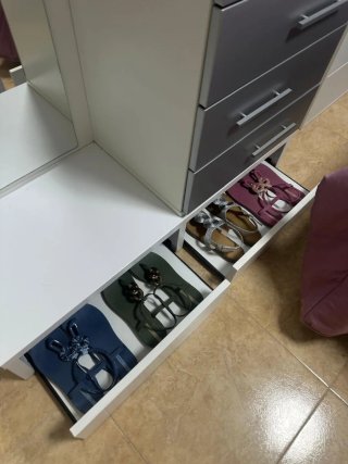 Cómodo mueble de dormitorio con cajones