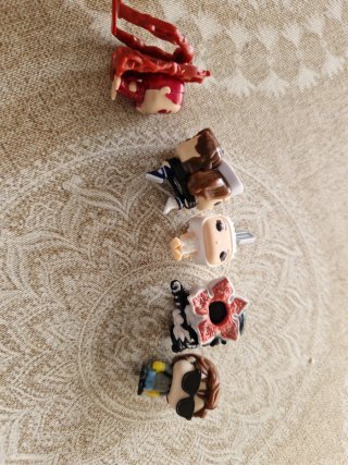 Figuras Kinder Joy Stranger Things