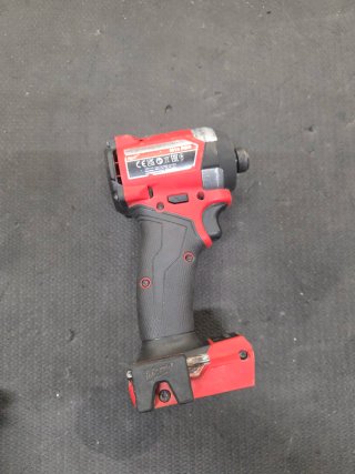 Avvitatore a impulsi Milwaukee M18 FUEL