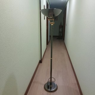 Lámpara de pie regulable