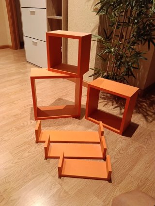 Cabecero tapizado + estanterías + lámparas