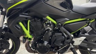 ✨✨MOTO KAWASAKI Z650 Naked Negra y Verde ✨